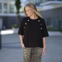 Prepair - Clara Strikbluse - sort og guld knapper