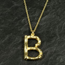 Kort halskde m/bogstav 