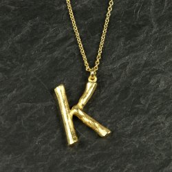 Kort halskde m/bogstav 