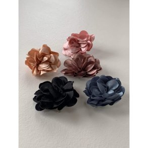 THREE M - Blomster til hret eller som accessories - forsk. farver