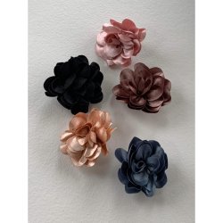 THREE M - Blomster til hret eller som accessories - forsk. farver