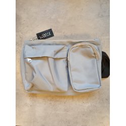 Crossover taske i grå nylon fra Lisbeth Merrild 249 kr.