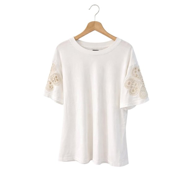Lisbeth Merrild - T-Shirt m. hul broderi i hvid - OneSize
