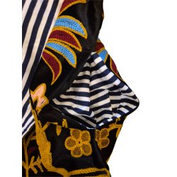 Lisbeth Merrild - Unika Jakke - kort model - sort m/h�ndlavet broderier i forsk. farver - OneSize