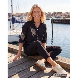 Prepair - Lydia Skjortebluse - loose fit med trekvartlange �rmer - sort med bladprint