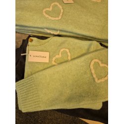 BOHO-LOVE - Strikbluse med lange rmer - grn med hvide hjerter